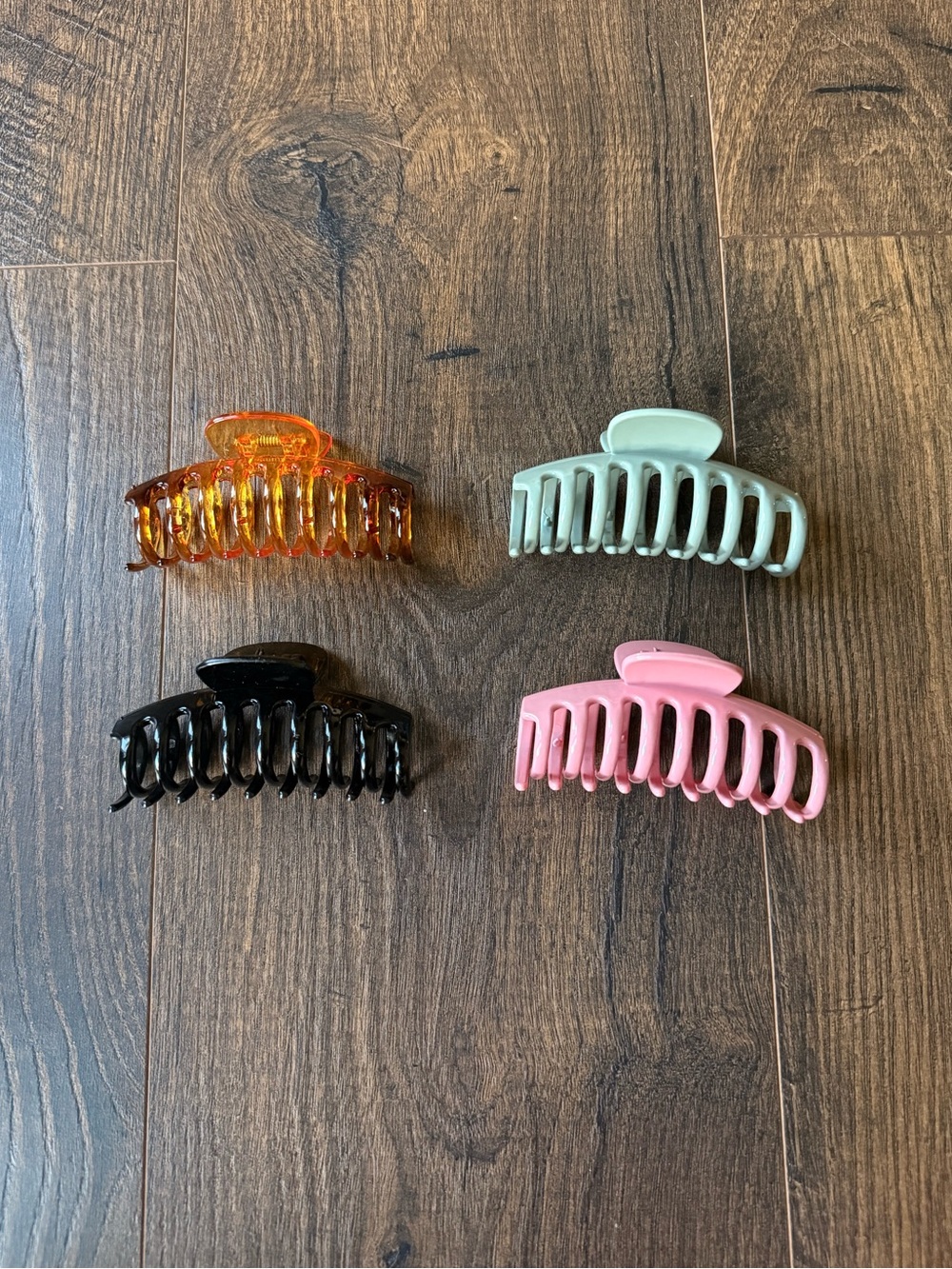 Amazon 4-Pack Hair Claw Clips in Black, Amber, Pink & Sage Green
